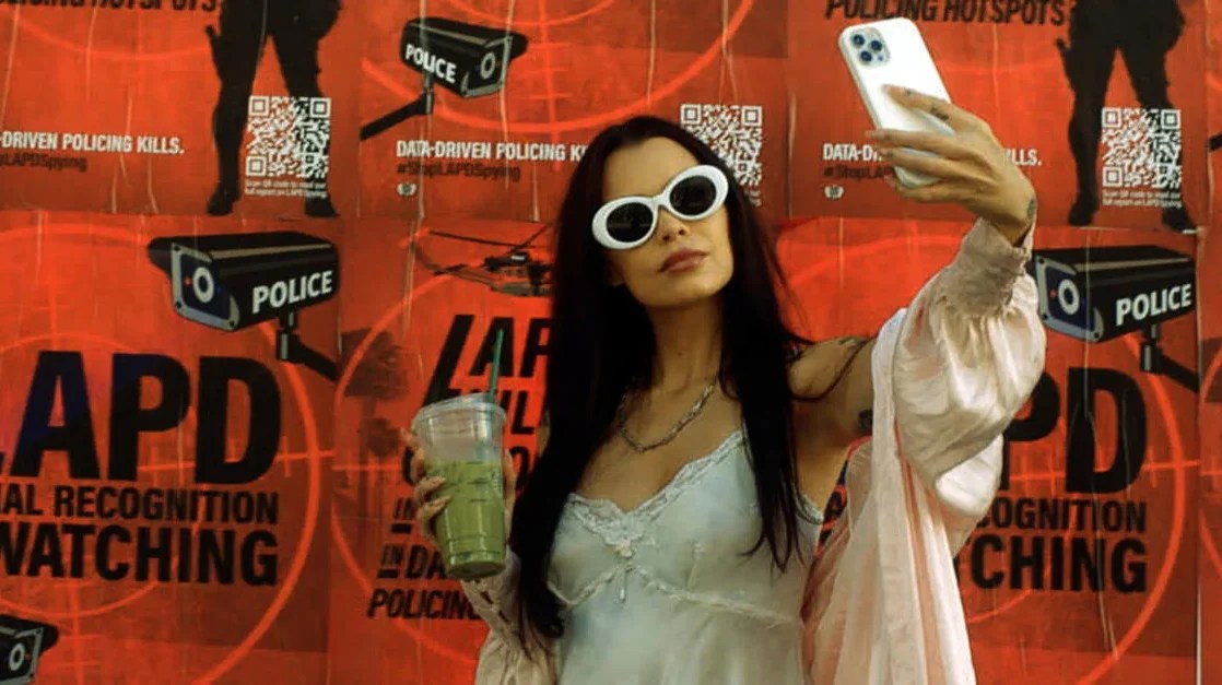 Iconic - Dem Wahnsinn verfallen 2024 Film