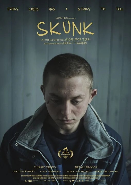 Skunk (2023): Kritik – Ein Film, wie ein Schlag in die&nbsp;Magengrube