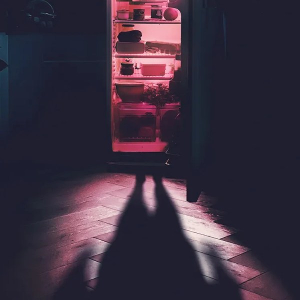 Saccharine | Film – Kritik: Horror im Fahrwasser von „The Substance“